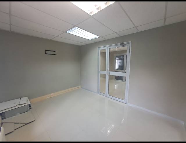 124M² OFFICE TO LET IN HYDE PARK